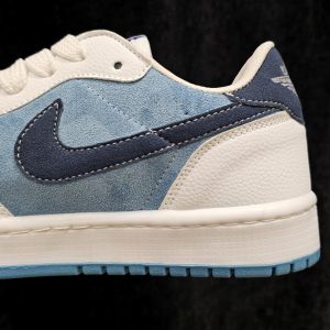 کتونی نایک ترویس سفید فیروزه ای