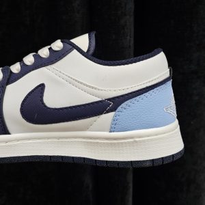 کتونی نایک مدل جردن وان سفید سرمه ای